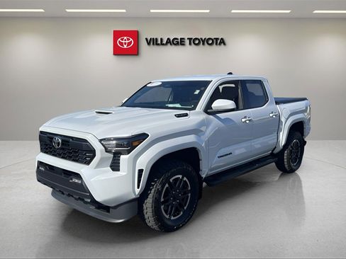 Certified 2025 Toyota Tacoma TRD Sport image 1