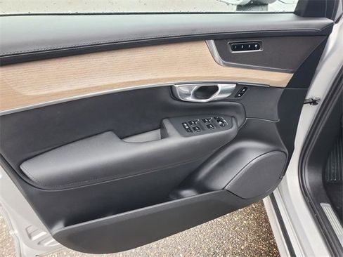 Certified 2025 Volvo XC90 B6 Plus image 10