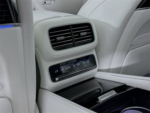 Used 2026 Mercedes-Benz Maybach GLS 600 4MATIC image 28