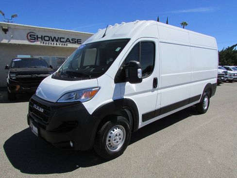 Used 2026 RAM ProMaster 2500 w/ Convenience Group FWD image 4
