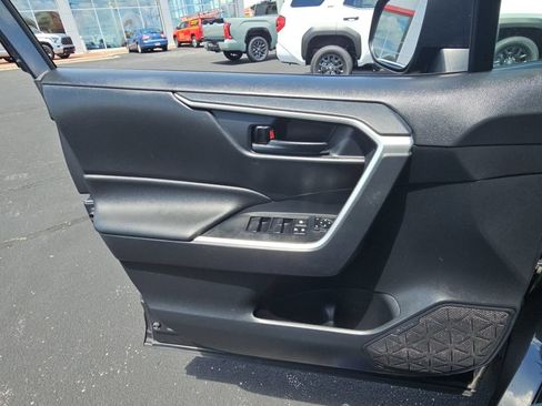 Used 2019 Toyota RAV4 LE w/ All Weather Liner Package AWD/4WD image 23