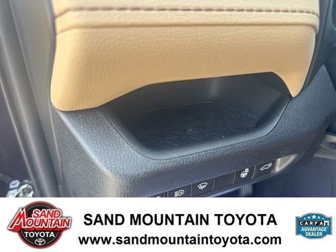 Used 2021 Toyota RAV4 XLE Premium image 15