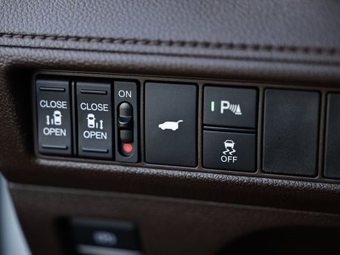 Used 2025 Honda Odyssey Touring image 18