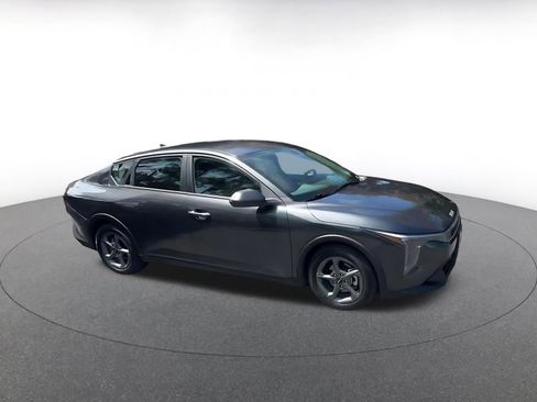 Used 2025 Kia K4 LXS image 2