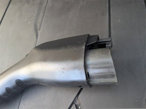 Used 2017 Chevrolet Volt Premier w/ Driver Confidence II Package image 12