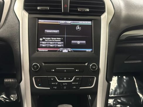 Used 2016 Ford Fusion SE FWD image 15
