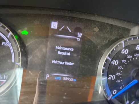 Used 2021 Toyota Highlander LE FWD image 10