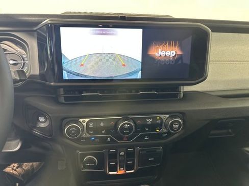 Used 2024 Jeep Wrangler Unlimited w/ Convenience Group image 22