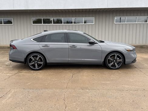 Used 2025 Honda Accord Sport image 2