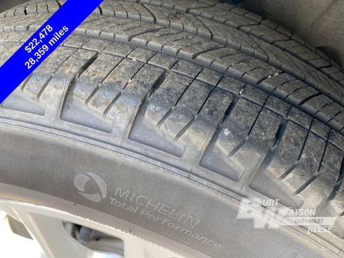 Used 2024 Chevrolet Equinox LT w/ LPO, Floor Liner Package FWD image 18