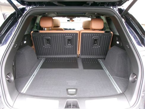 Used 2021 Cadillac XT5 Premium Luxury w/ LPO, Floor Liner Package AWD/4WD image 14