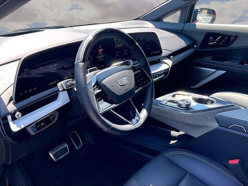 Certified 2025 Cadillac Optiq Sport 2 w/ LPO, Floor Liner Package AWD/4WD image 17