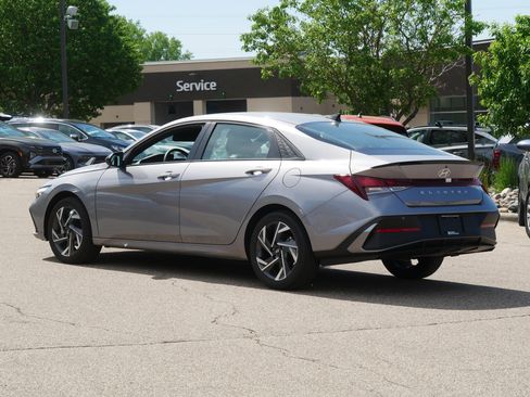 Certified 2025 Hyundai Elantra Sport FWD image 8