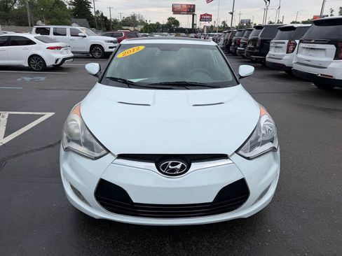 Used 2012 Hyundai Veloster w/ Style Pkg FWD image 2