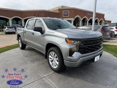 Used 2024 Chevrolet Silverado 1500 Custom image 1