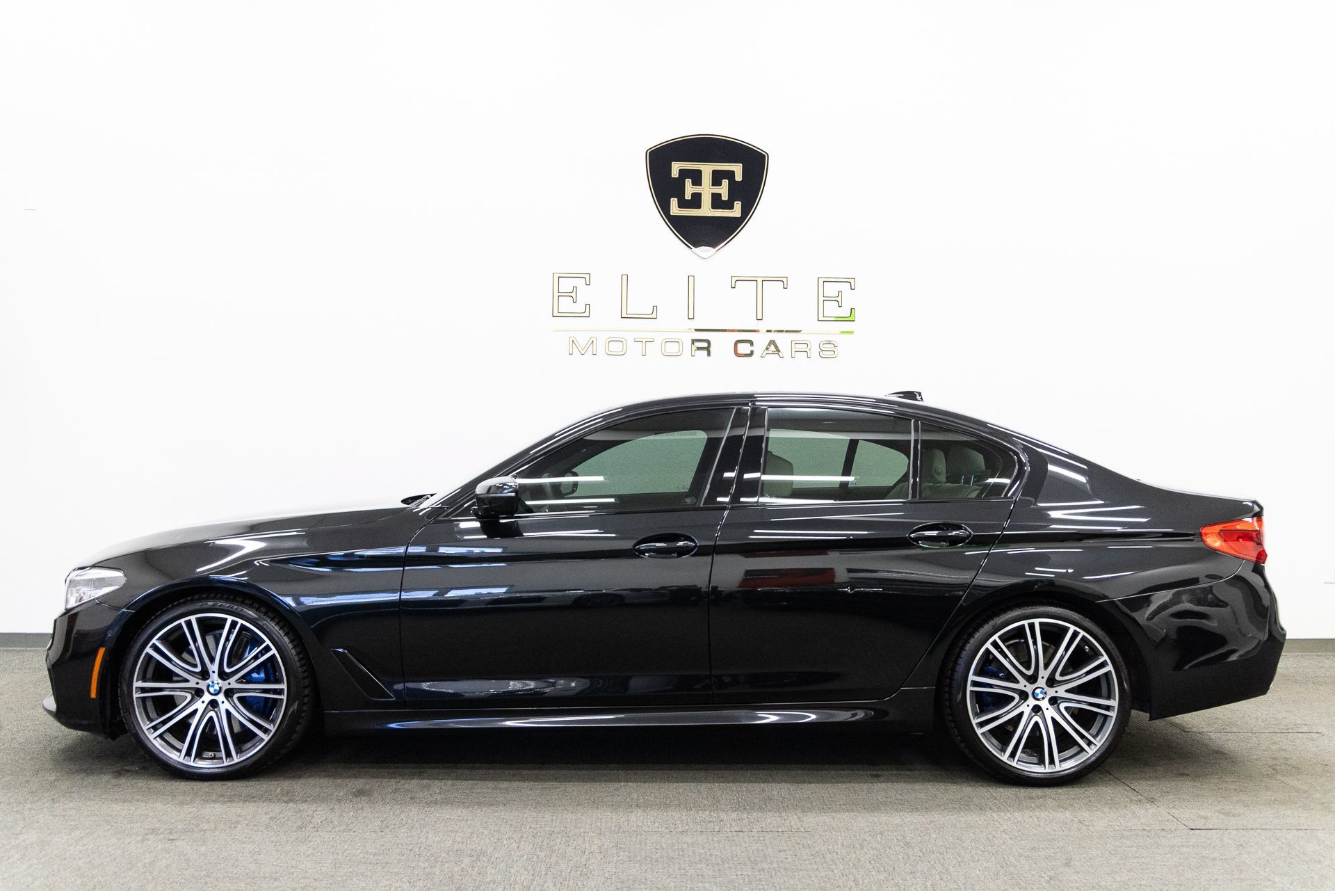 Used 2019 BMW 540i w/ M Sport Package RWD image 2