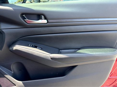 Used 2024 Nissan Altima 2.5 SV image 10