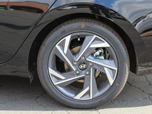 New 2025 Hyundai Elantra Limited image 8