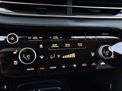 Used 2023 INFINITI QX60 Sensory w/ Vision Package AWD/4WD image 16