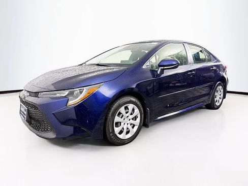 Used 2021 Toyota Corolla LE FWD image 3