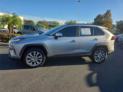 Used 2023 Toyota RAV4 XLE Premium image 5