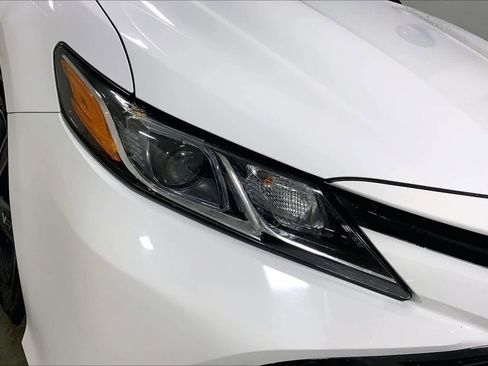 Used 2018 Toyota Camry LE FWD image 27
