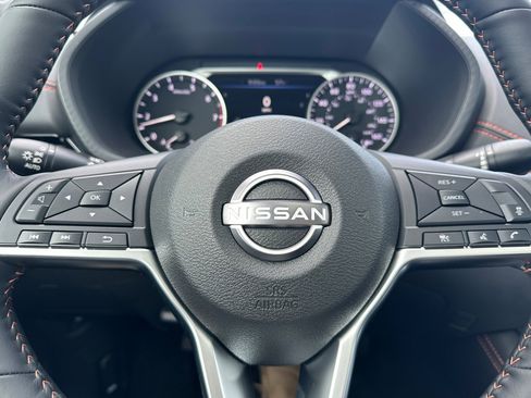 Used 2025 Nissan Sentra SR w/ SR Premium Package image 21