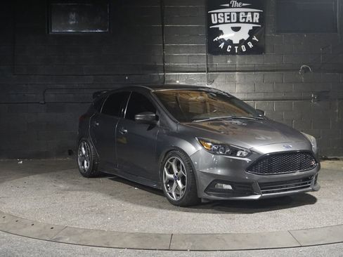 Used 2016 Ford Focus ST w/ Equipment Group 401A image 7