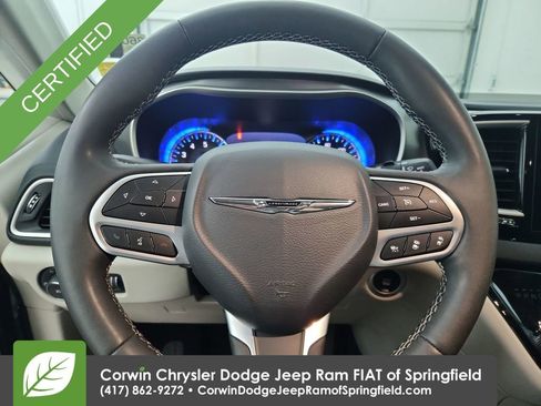 Certified 2023 Chrysler Pacifica Touring-L image 22