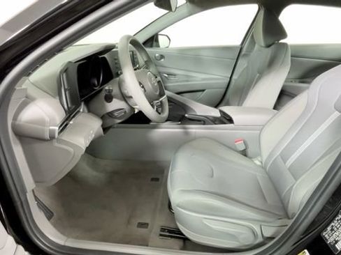 Certified 2023 Hyundai Elantra SE FWD image 19