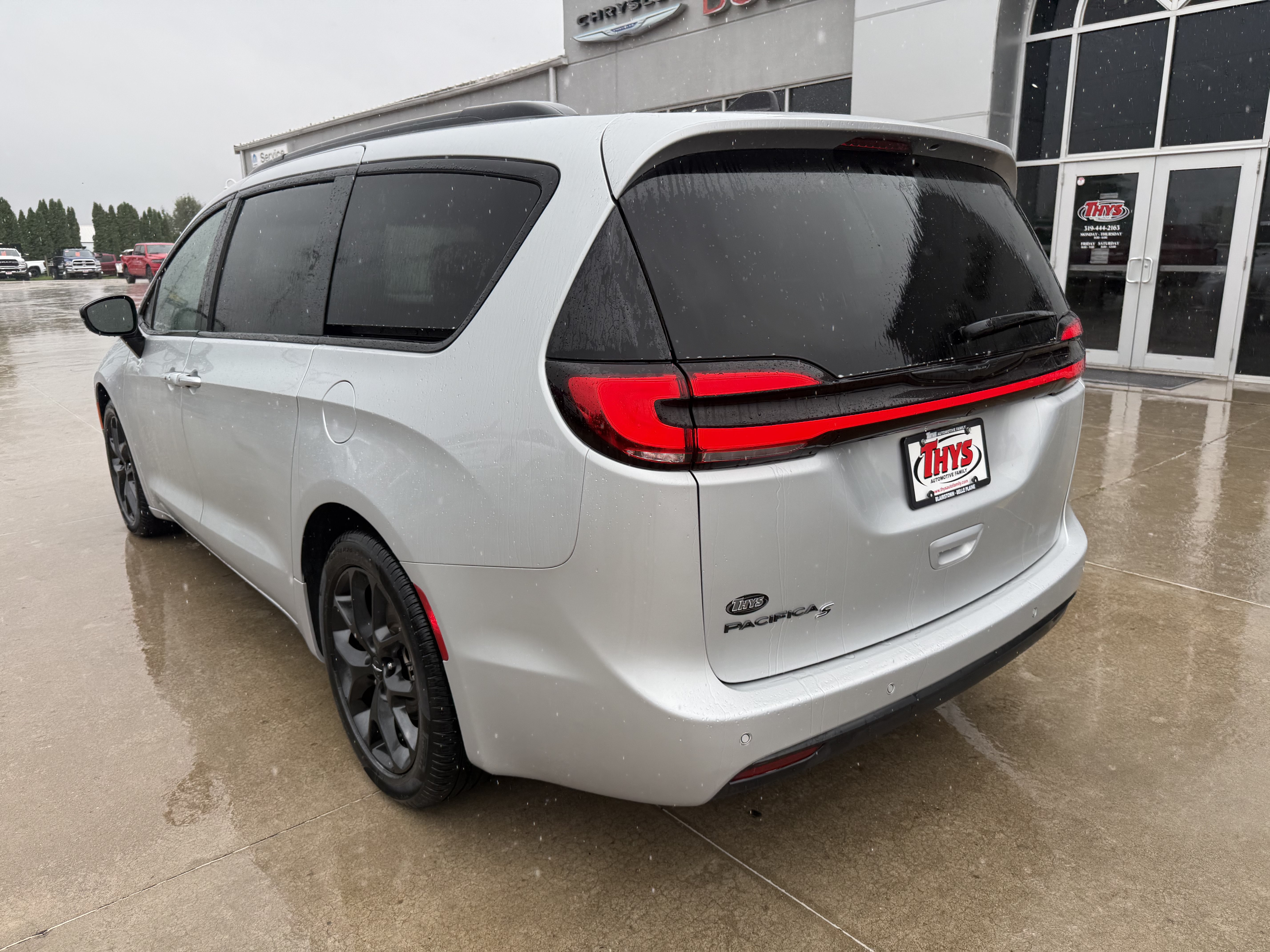 Used 2024 Chrysler Pacifica Touring-L w/ S Appearance Package FWD image 37