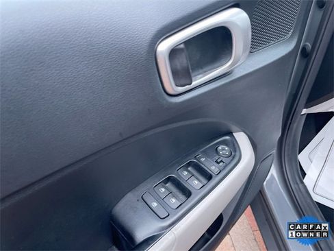 Used 2023 Hyundai Venue SEL image 11