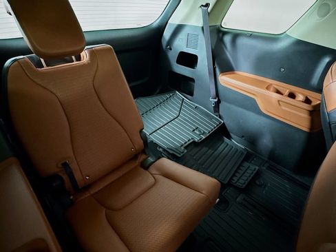 Used 2024 Kia Carnival SX Prestige FWD image 30