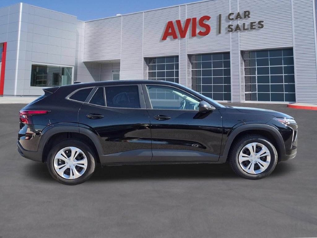 Used 2025 Chevrolet Trax LS FWD image 5