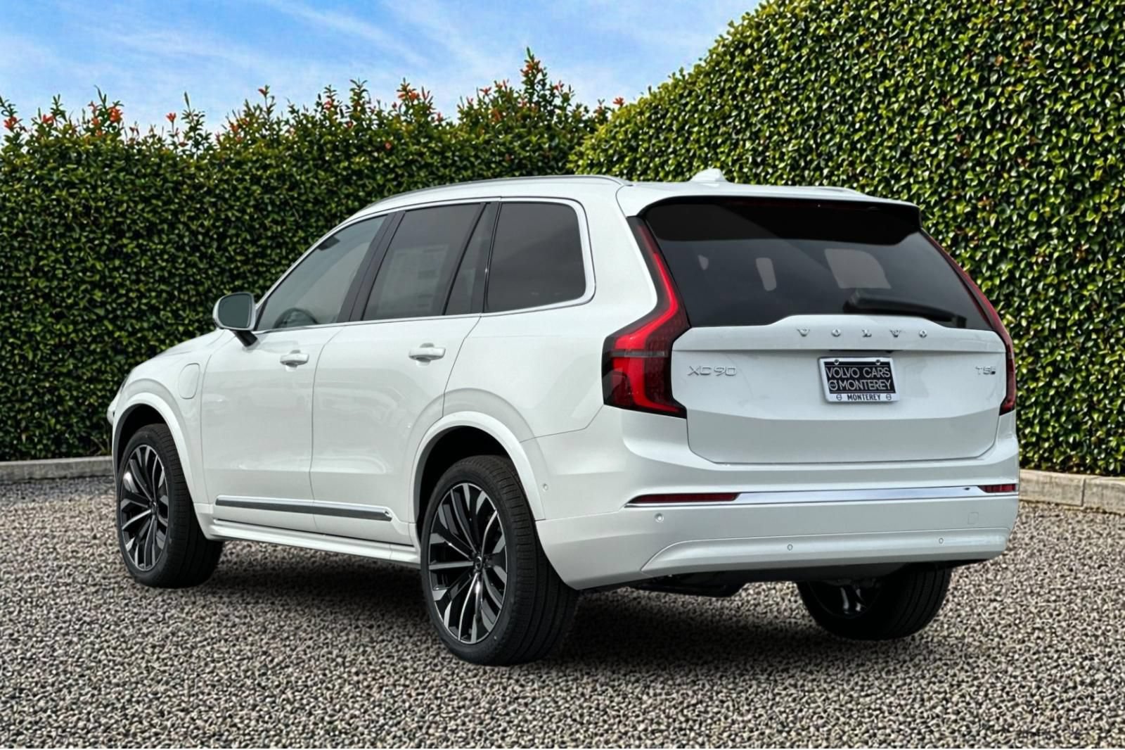 New 2025 Volvo XC90 T8 Plus w/ Protection Package Premier AWD/4WD image 4