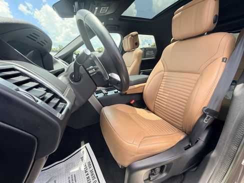 Used 2023 Land Rover Discovery HSE R-Dynamic AWD/4WD image 17