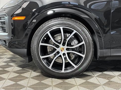 Used 2024 Porsche Cayenne image 40