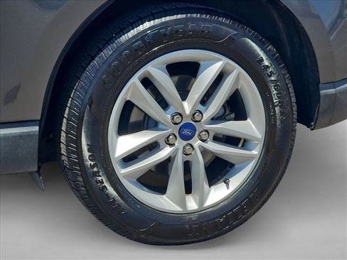Used 2018 Ford Edge SEL w/ Equipment Group 201A FWD image 29