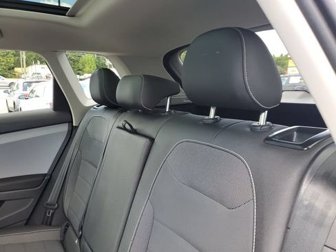 Certified 2023 Volkswagen Taos SE w/ Panoramic Sunroof Package FWD image 15