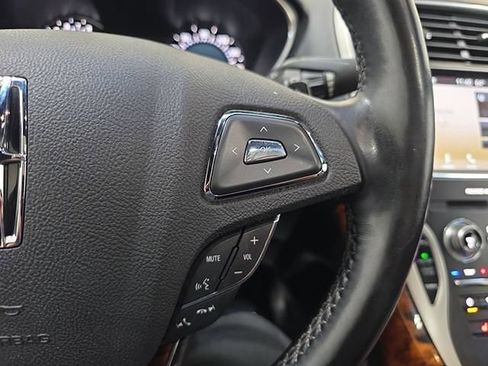 Used 2018 Lincoln MKX Select w/ Select Plus Package AWD/4WD image 17