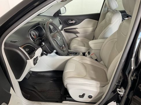 Used 2021 Jeep Cherokee Latitude Lux w/ Comfort/Convenience Group image 17