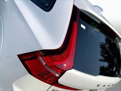 Used 2024 Volvo XC60 B5 Ultimate w/ Protection Package Premier AWD/4WD image 29