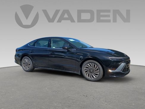 New 2025 Hyundai Sonata SEL image 1