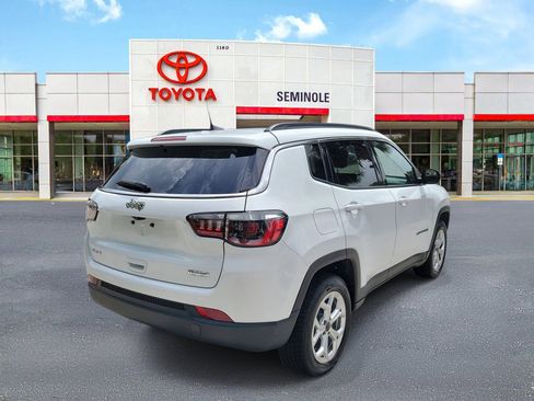 Used 2025 Jeep Compass Latitude w/ Sun & Sound Group AWD/4WD image 3