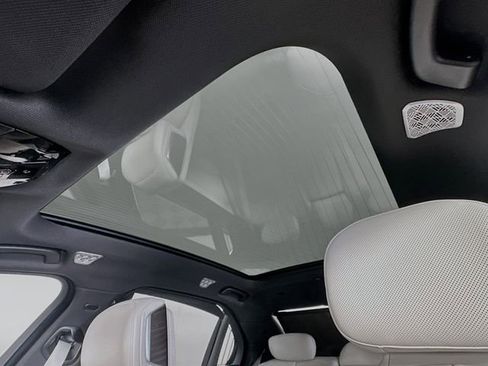 Used 2026 BMW 740i xDrive w/ Executive Package image 21