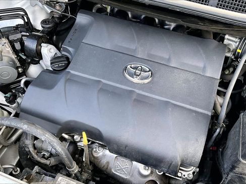 Used 2015 Toyota Sienna XLE image 31