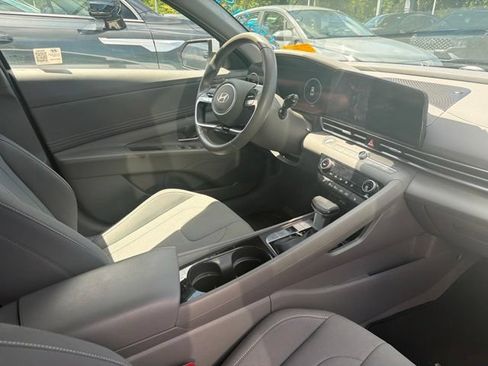 Used 2024 Hyundai Elantra SEL w/ Convenience Package FWD image 14