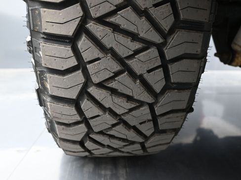 Used 2022 GMC Sierra 1500 AT4 w/ AT4 Premium Package image 18