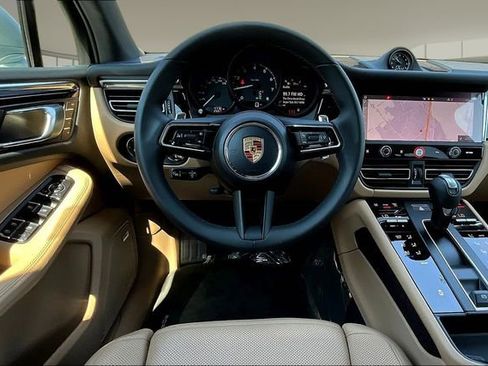 Used 2026 Porsche Macan AWD/4WD image 8