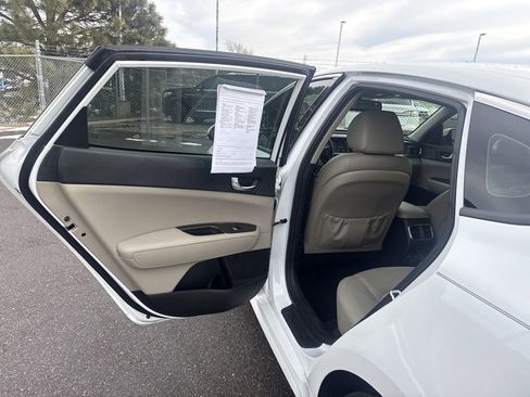 Used 2018 Kia Optima EX image 18
